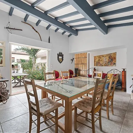 Casa de Férias Atypical House With Breathtaking Views Carcassonne