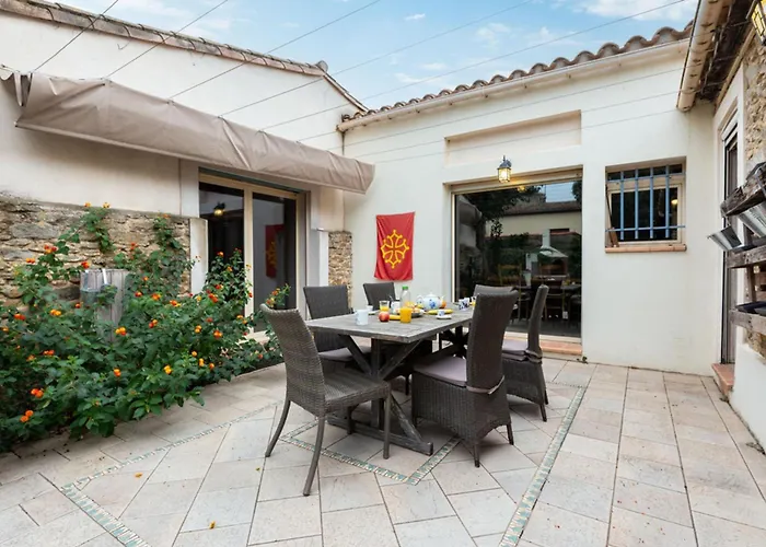 Dom wakacyjny Atypical House With Breathtaking Views Carcassonne